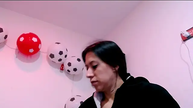 Snapshot of ItsAmara chatting on 07/15/26, 04:12 ItsAmara online show from 07/15/26, 04:12