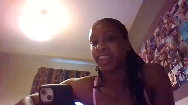 Snapshot of Halligirl chatting on 05/08/26, 04:56 Halligirl online show from 05/08/26, 04:56