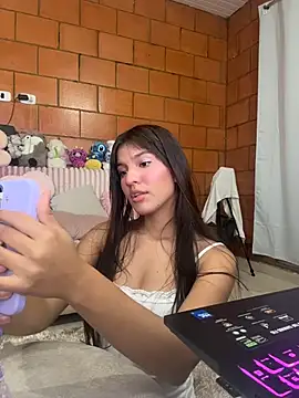 Snapshot of xayah_cute chatting on 05/21/26, 05:36 xayah cute online show from 05/21/26, 05:36