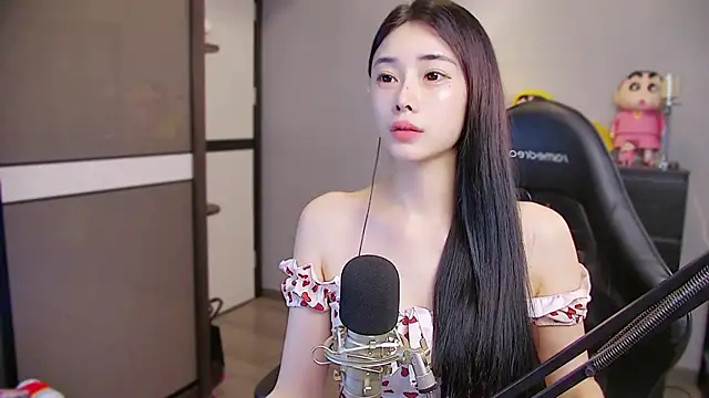 Snapshot of XiaoYuBao- chatting on 06/11/26, 02:11 XiaoYuBao- online show from 06/11/26, 02:11
