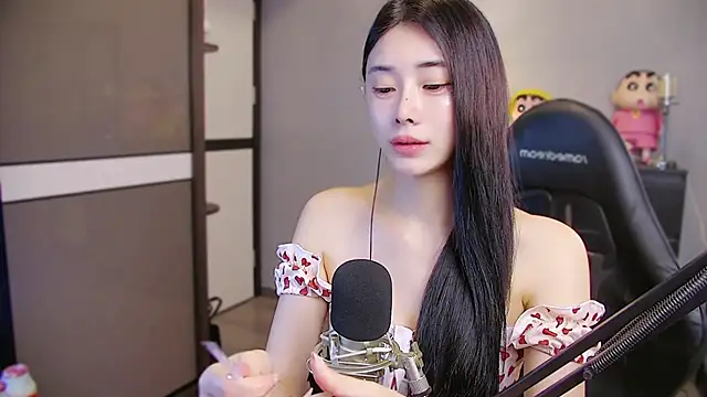Snapshot of XiaoYuBao- chatting on 06/11/26, 02:53 XiaoYuBao- online show from 06/11/26, 02:53