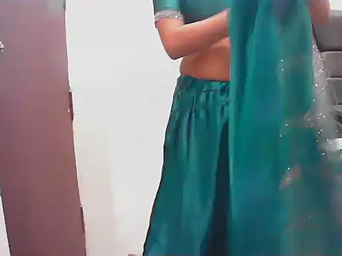 Snapshot of ragini_bby chatting on 06/19/26, 01:43 ragini bby online show from 06/19/26, 01:43