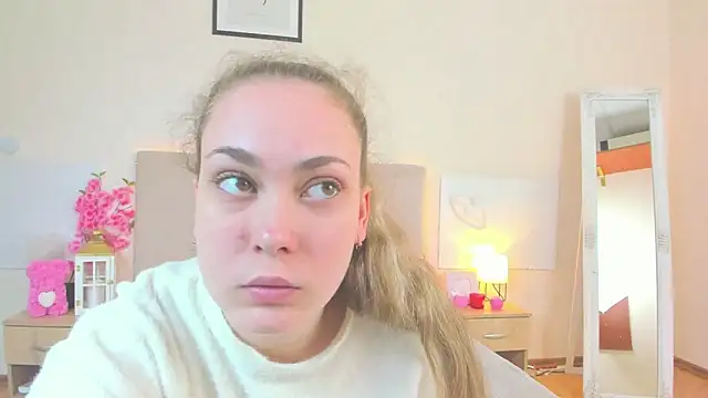 Snapshot of MelanieCuty chatting on 04/01/26, 05:30 MelanieCuty online show from 04/01/26, 05:30