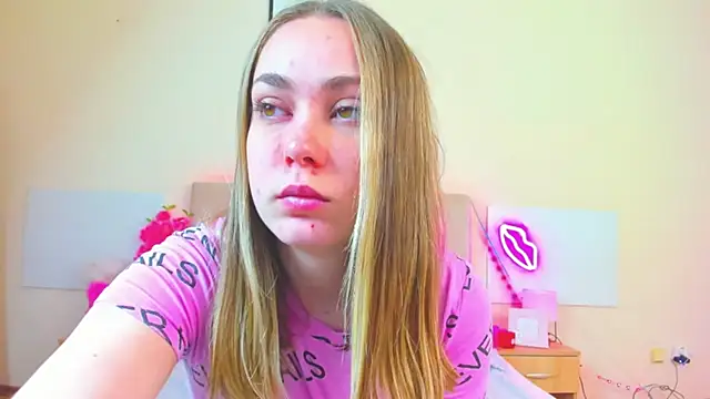 Snapshot of MelanieCuty chatting on 05/11/26, 05:24 MelanieCuty online show from 05/11/26, 05:24