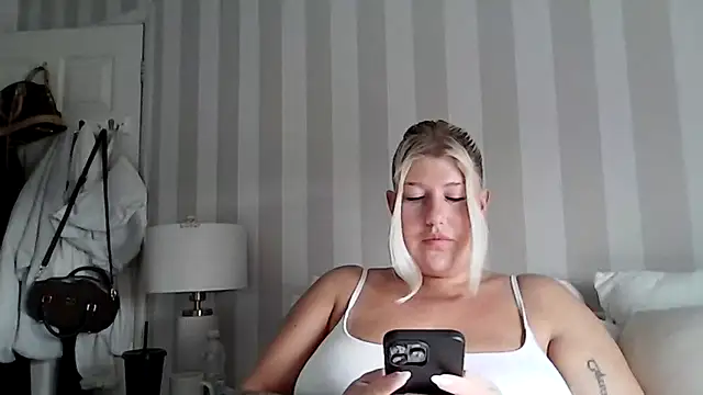 Lexi Laura online show from 04/17/26, 07:33