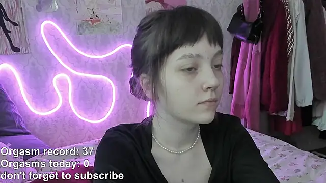 Snapshot of RileyNymph chatting on 05/01/26, 03:11 RileyNymph online show from 05/01/26, 03:11