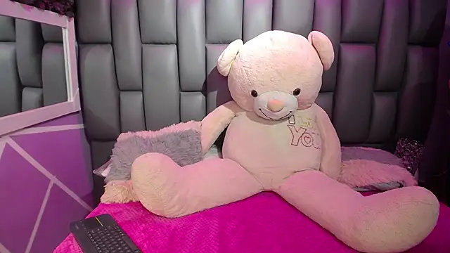 Snapshot of charlotte_ny chatting on 03/16/26, 01:37 charlotte ny online show from 03/16/26, 01:37