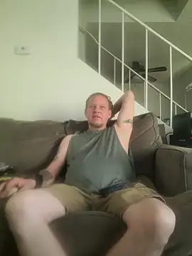 Snapshot of yourMasterisBored chatting on 06/17/26, 01:01 yourMasterisBored online show from 06/17/26, 01:01