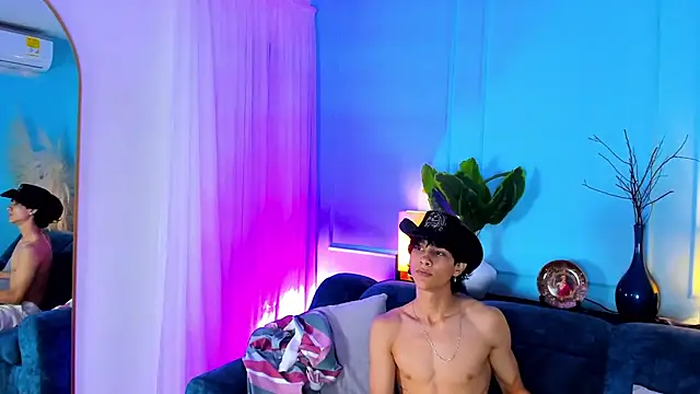 Snapshot of Cheys_Mast chatting on 03/15/26, 03:51 Cheys Mast online show from 03/15/26, 03:51