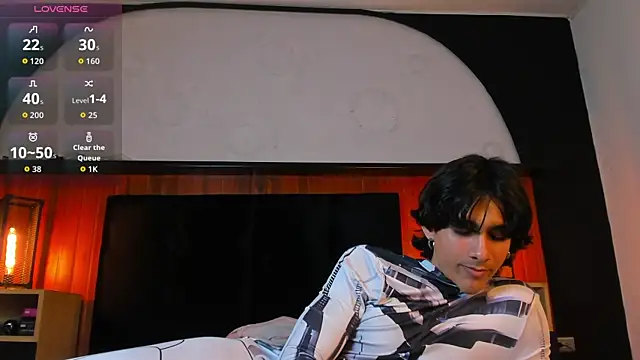 Snapshot of Cheys_Mast chatting on 06/17/26, 07:48 Cheys Mast online show from 06/17/26, 07:48