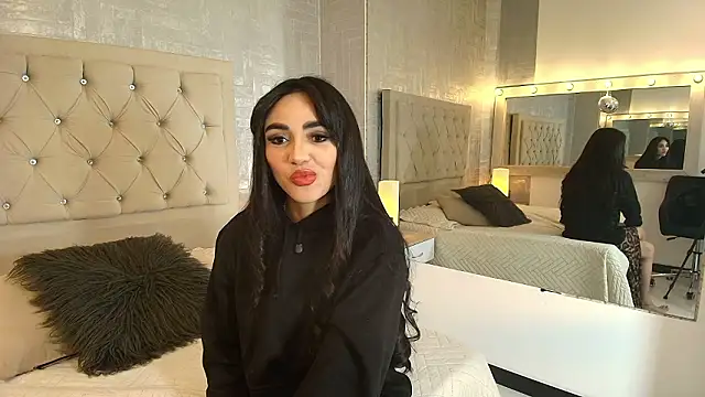 BELLA THORNERFG online show from 03/19/26, 03:54