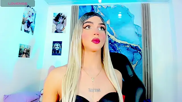 Snapshot of blonde_queen- chatting on 04/14/26, 08:26 blonde queen- online show from 04/14/26, 08:26