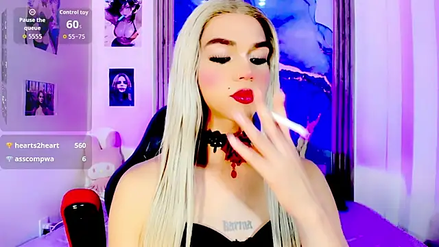Snapshot of blonde_queen- chatting on 05/19/26, 01:56 blonde queen- online show from 05/19/26, 01:56