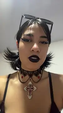 Snapshot of Liana_Fem_ chatting on 04/27/26, 04:10 Liana Fem online show from 04/27/26, 04:10