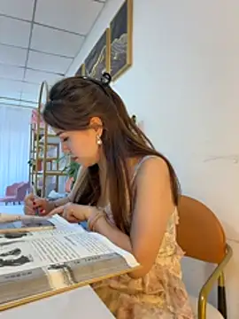 Snapshot of Xiaoxiao-y chatting on 04/18/26, 09:02 Xiaoxiao-y online show from 04/18/26, 09:02