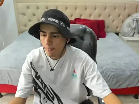 Snapshot of Cristoferr_10 chatting on 03/15/26, 06:03 Cristoferr 10 online show from 03/15/26, 06:03