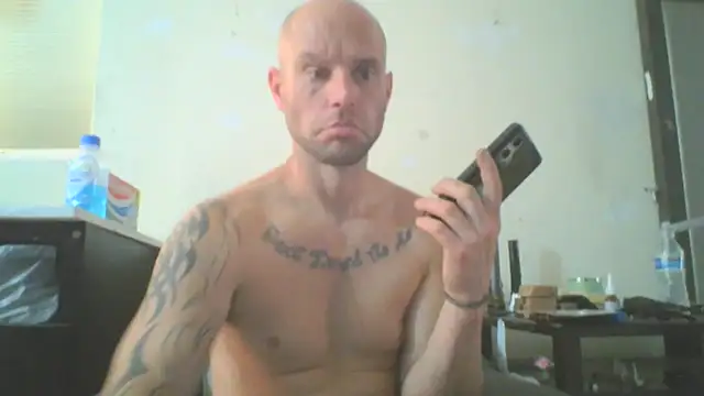 Snapshot of CaptCraker chatting on 03/21/26, 10:46 CaptCraker online show from 03/21/26, 10:46