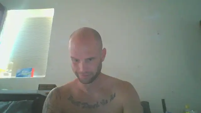 Snapshot of CaptCraker chatting on 03/23/26, 08:35 CaptCraker online show from 03/23/26, 08:35