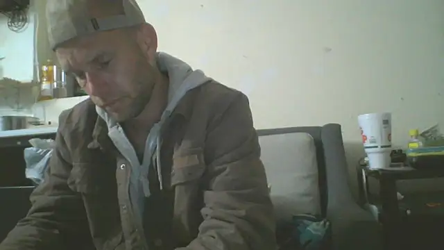 Snapshot of CaptCraker chatting on 03/25/26, 07:58 CaptCraker online show from 03/25/26, 07:58