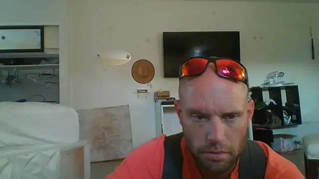 Snapshot of CaptCraker chatting on 03/26/26, 10:48 CaptCraker online show from 03/26/26, 10:48