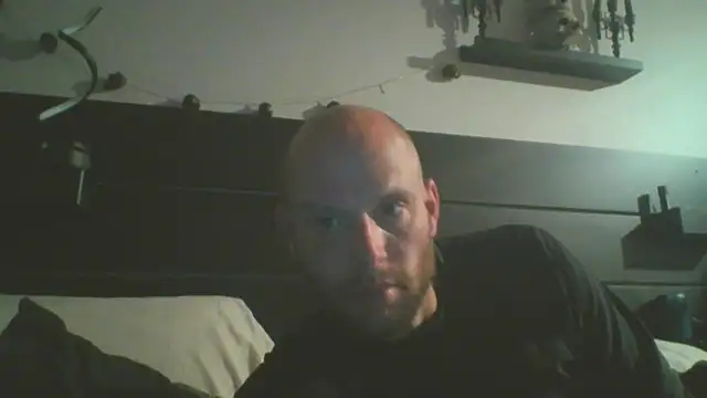 Snapshot of CaptCraker chatting on 04/02/26, 04:10 CaptCraker online show from 04/02/26, 04:10