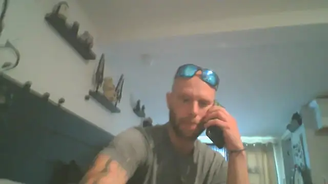 Snapshot of CaptCraker chatting on 04/03/26, 09:35 CaptCraker online show from 04/03/26, 09:35