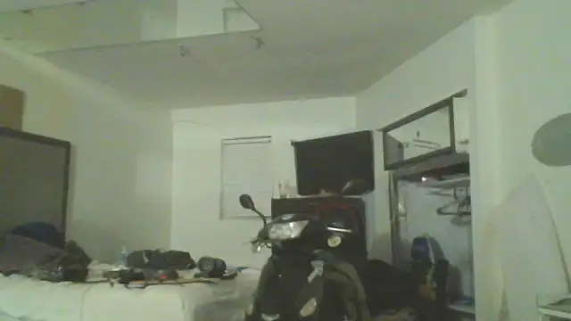 Snapshot of CaptCraker chatting on 04/06/26, 06:03 CaptCraker online show from 04/06/26, 06:03