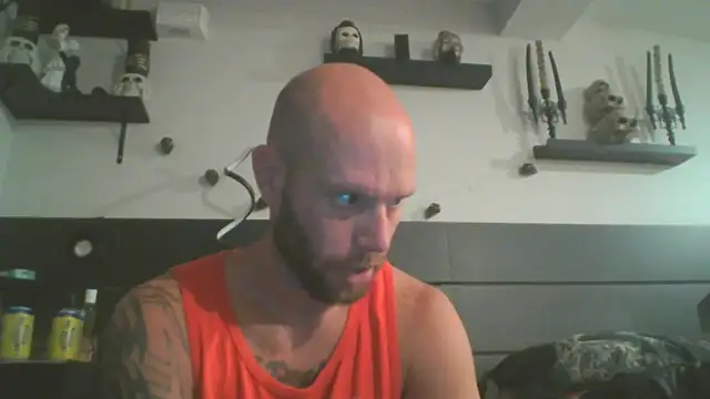Snapshot of CaptCraker chatting on 04/10/26, 06:29 CaptCraker online show from 04/10/26, 06:29