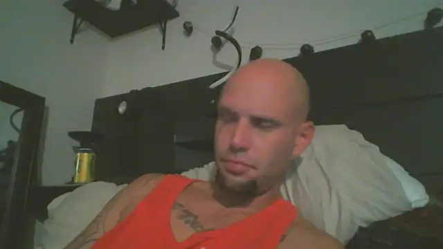 Snapshot of CaptCraker chatting on 04/11/26, 09:24 CaptCraker online show from 04/11/26, 09:24
