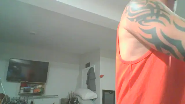 Snapshot of CaptCraker chatting on 05/16/26, 05:15 CaptCraker online show from 05/16/26, 05:15