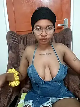 Hotsexyberry222 online show from 04/01/26, 06:49