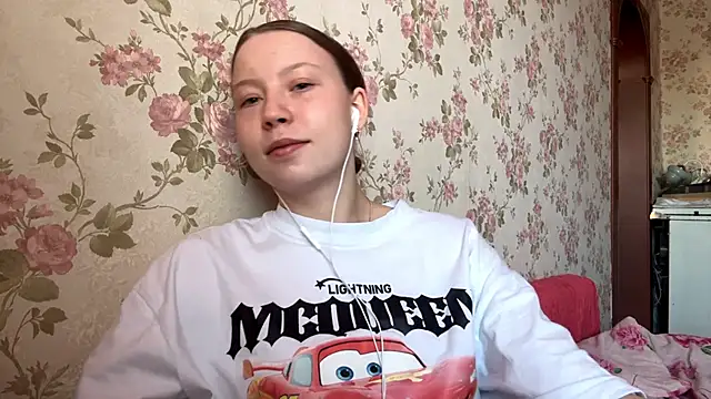 Snapshot of EleneShedden chatting on 03/15/26, 12:44 EleneShedden online show from 03/15/26, 12:44