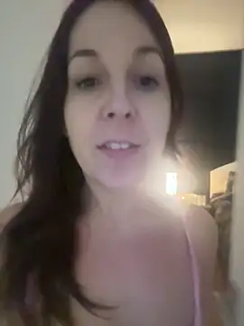 petitehotwife4u online show from 04/10/26, 11:37