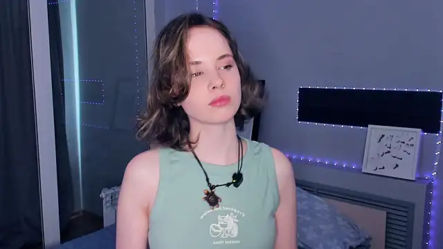 Snapshot of CrystaLeah chatting on 03/20/26, 08:08 CrystaLeah online show from 03/20/26, 08:08