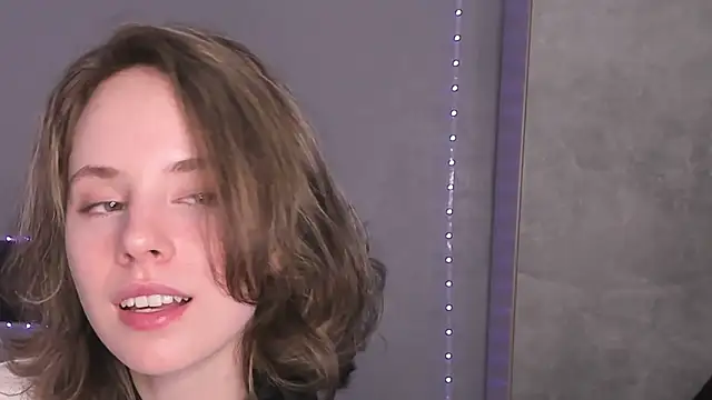 Snapshot of CrystaLeah chatting on 03/21/26, 08:19 CrystaLeah online show from 03/21/26, 08:19