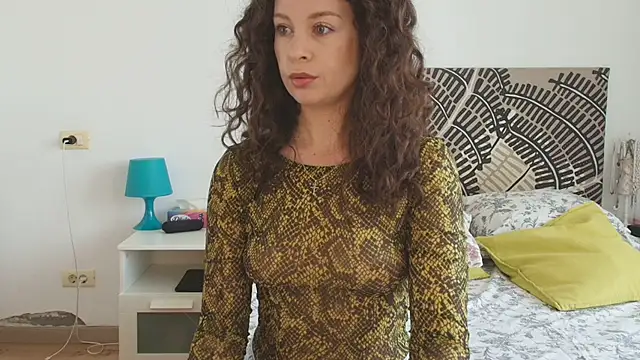 Snapshot of IreneBlue_ chatting on 05/28/26, 07:38 IreneBlue online show from 05/28/26, 07:38