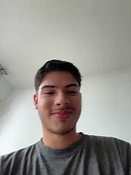 ApoloGray   online show from 04/17/26, 06:44