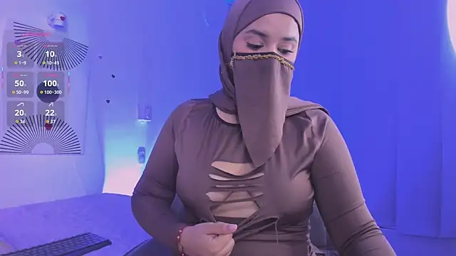 Snapshot of Aminaa_Kaarim chatting on 07/13/26, 01:08 Aminaa Kaarim online show from 07/13/26, 01:08