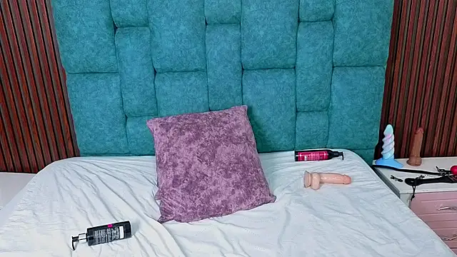 AnnieHiper online show from 04/15/26, 07:58