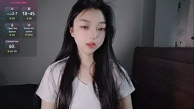 oblakitty  online show from 04/28/26, 12:42