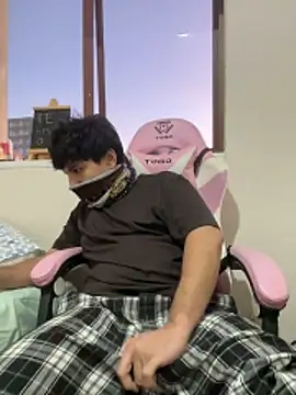 latingaycouple online show from 04/23/26, 10:34