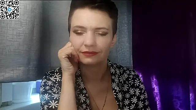 Snapshot of HotMamaQueen234 chatting on 05/23/26, 10:30 HotMamaQueen234 online show from 05/23/26, 10:30