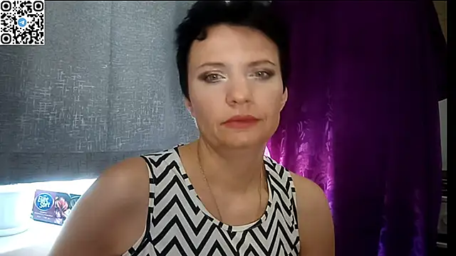 Snapshot of HotMamaQueen234 chatting on 06/18/26, 12:09 HotMamaQueen234 online show from 06/18/26, 12:09