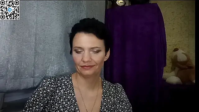 Snapshot of HotMamaQueen234 chatting on 06/19/26, 12:15 HotMamaQueen234 online show from 06/19/26, 12:15