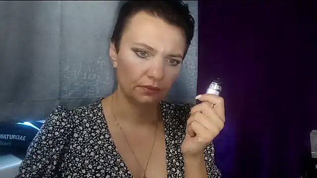 HotMamaQueen234 online show from 08/04/26, 06:27