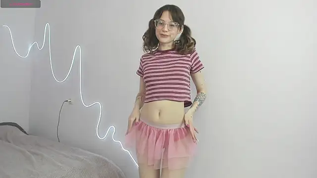 Lili pixxie  online show from 04/22/26, 02:07