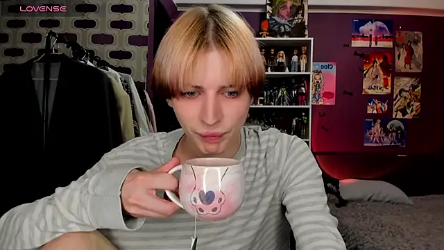 Snapshot of sweet_peach___ chatting on 06/19/26, 08:45 sweet peach online show from 06/19/26, 08:45