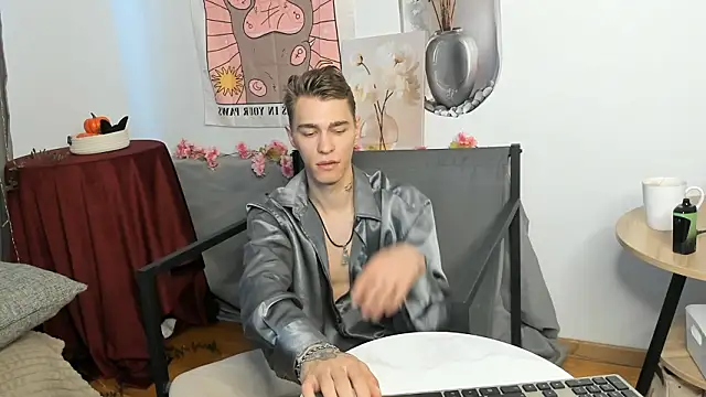Shadow blink online show from 03/25/26, 12:11