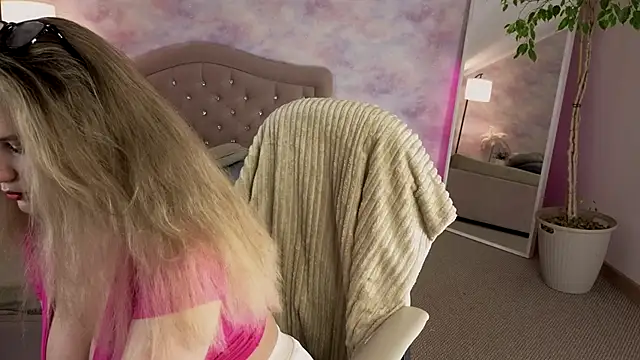 Amaliya Evans online show from 05/13/26, 02:58