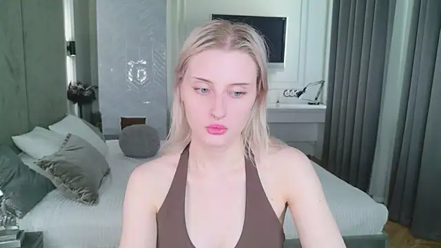 Snapshot of oh__lily chatting on 07/29/26, 01:42 oh lily online show from 07/29/26, 01:42